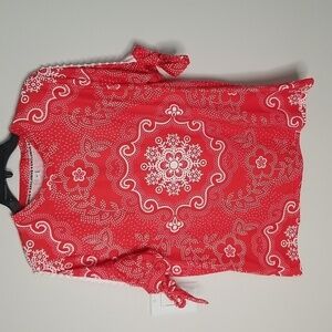 Exclusive Women's open shortsleeve top with detail